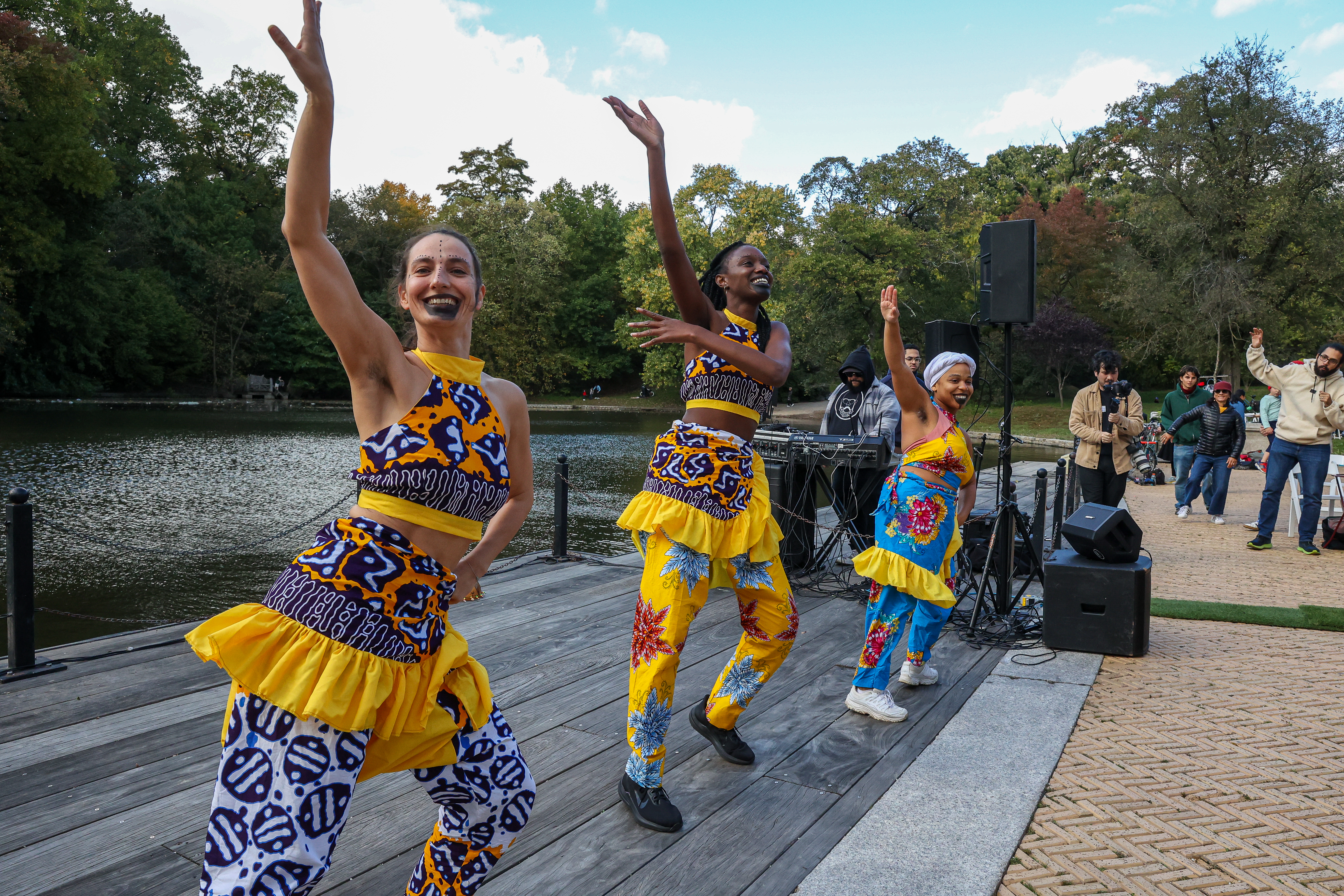 Siren Sabar drumming and dance performance